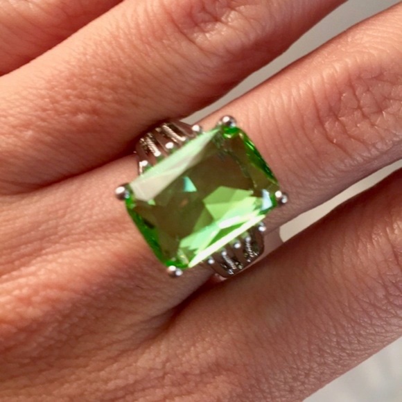 Jewelry - Beautiful Peridot Gemstone  Ring In Silvertone